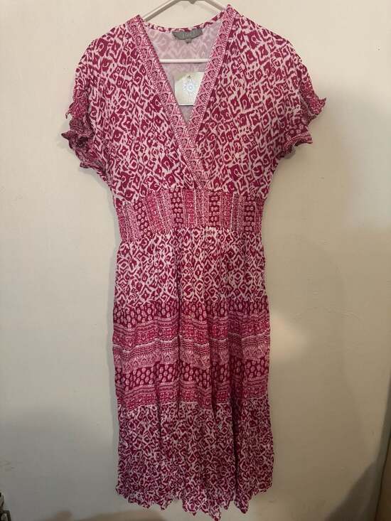 J+Gee Dresses & Skirts - J Gee Pink and White Patterned Smocked Waist Midi Dress Size S